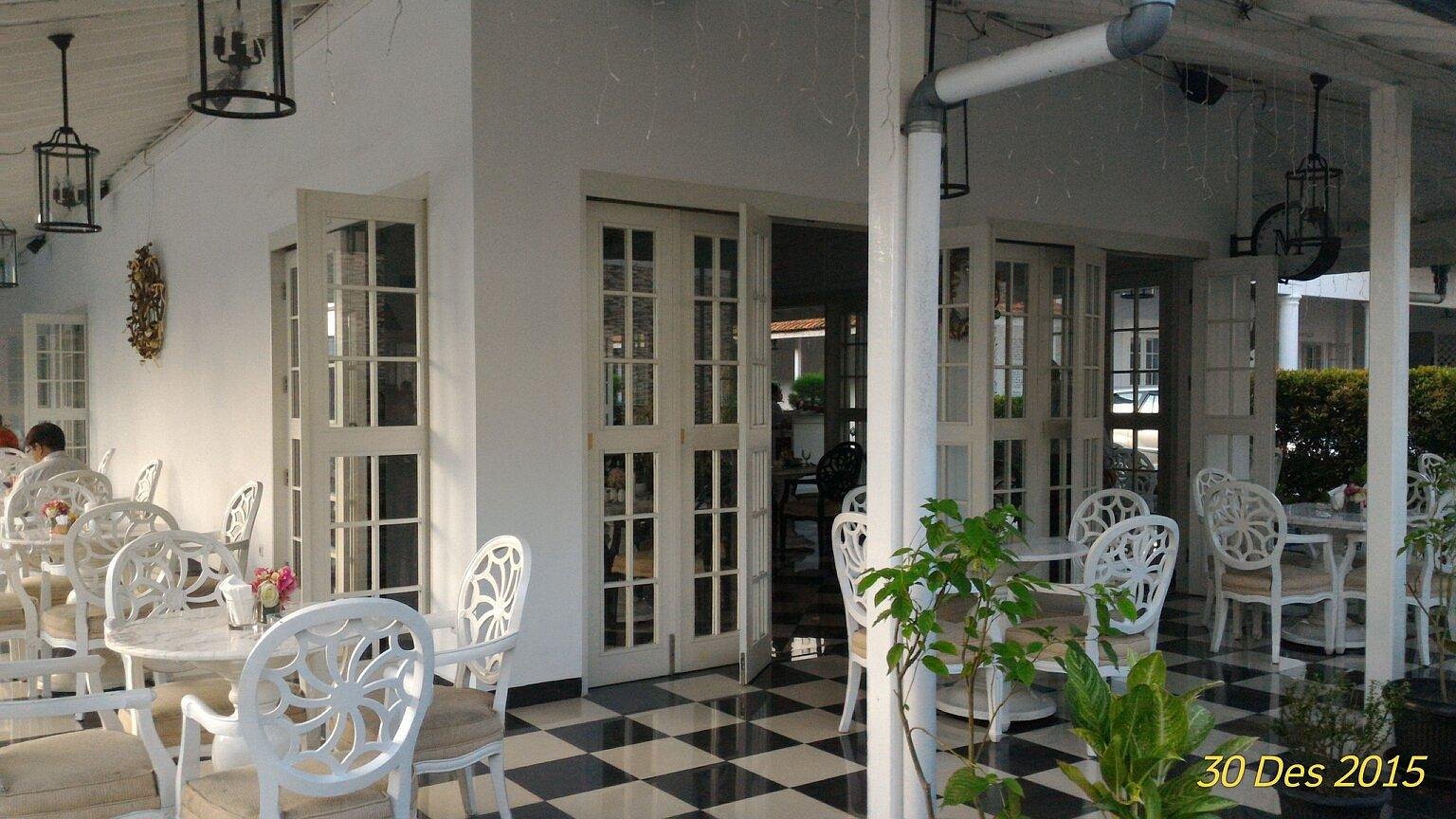 Menumbing Cafe & Bar